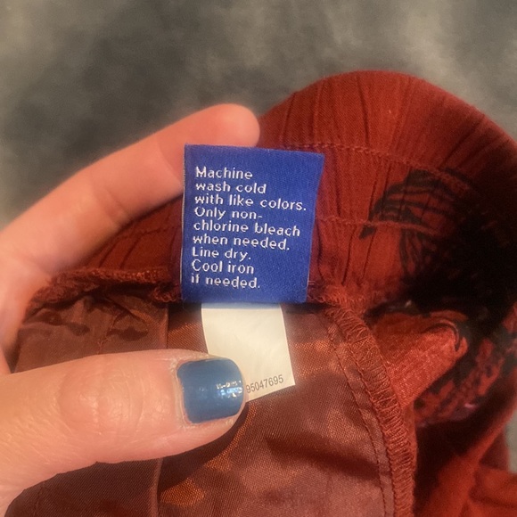 Apt. 9 Red Floral Shorts with Pockets - Picture 6 of 6